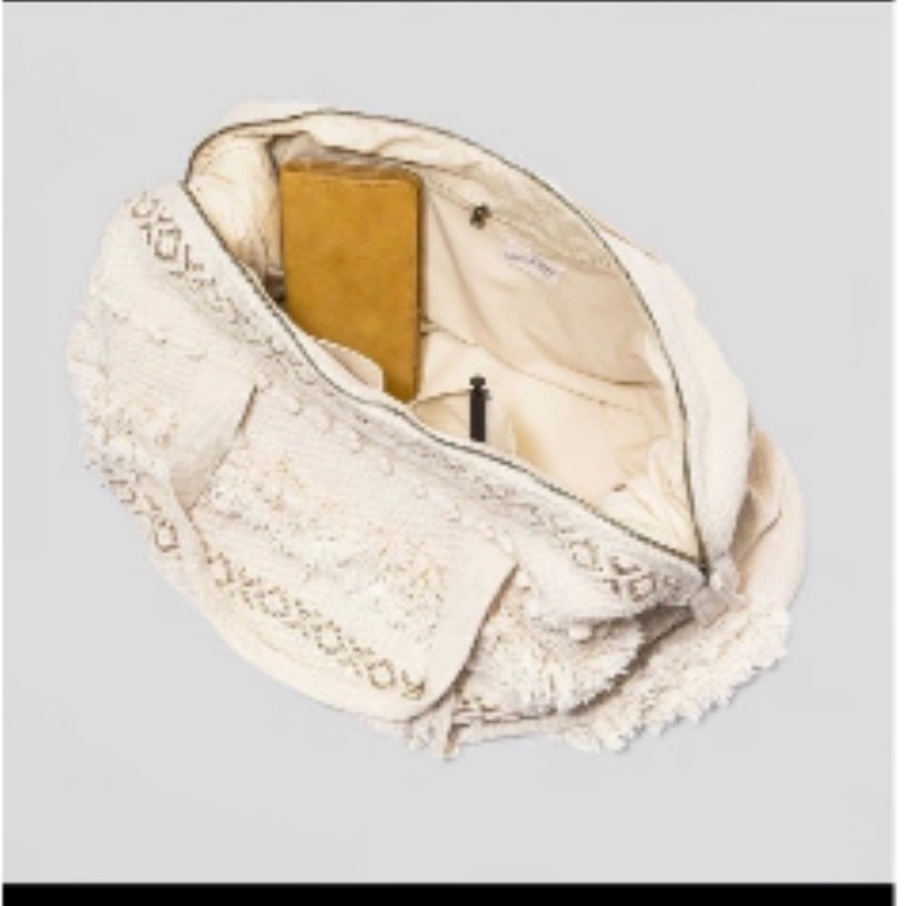 Universal Thread Cream Textured Weekender Bag - image 5